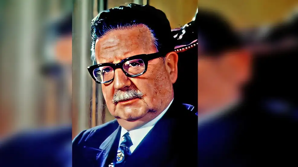 Salvador Allende: “¿Es justo que el hombre ponga un pie sobre la luna, ó sería más justo que los países pongan los pies sobre la tierra?”